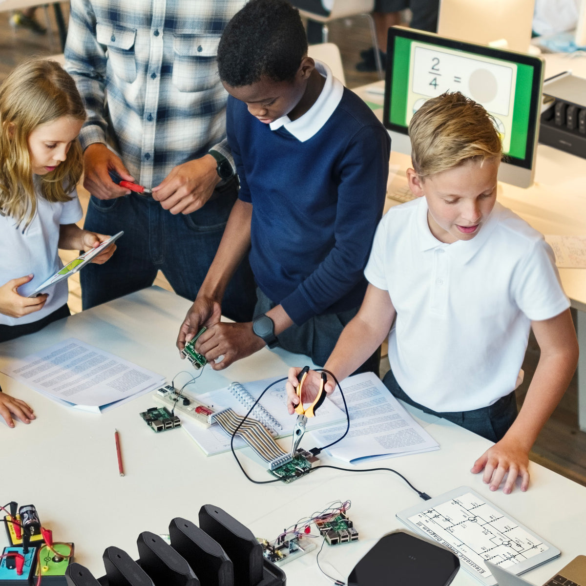 K-12 classroom powered by Omnicharge